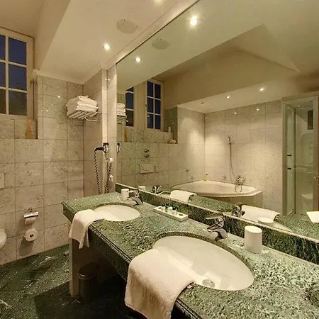 Schlosshotel Gruenwald 4* 그룬발트