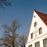 Hotel Schlosshotel Gruenwald 4*