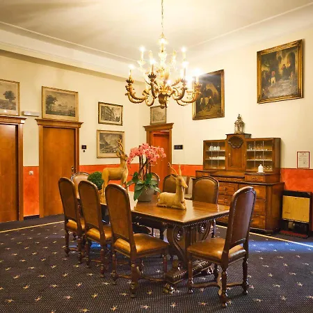 Schlosshotel Gruenwald 4*