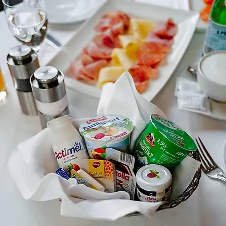 Schlosshotel Gruenwald 호텔 4*