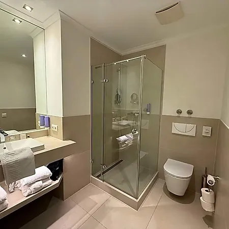 Schlosshotel Gruenwald 4*