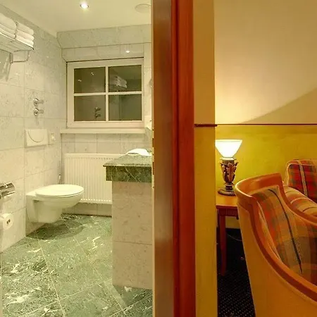 فندق Schlosshotel Gruenwald 4*