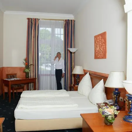 Schlosshotel Gruenwald 4*