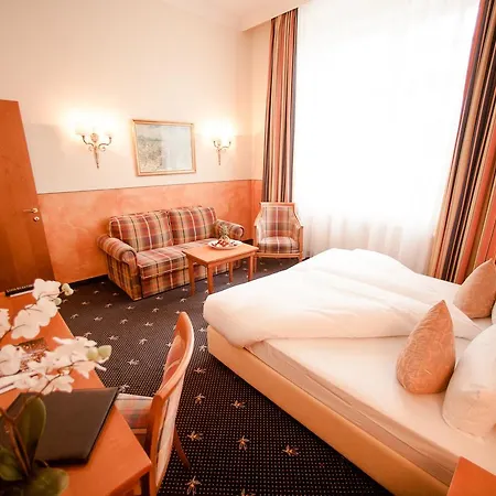 Hotel Schlosshotel Gruenwald 4*