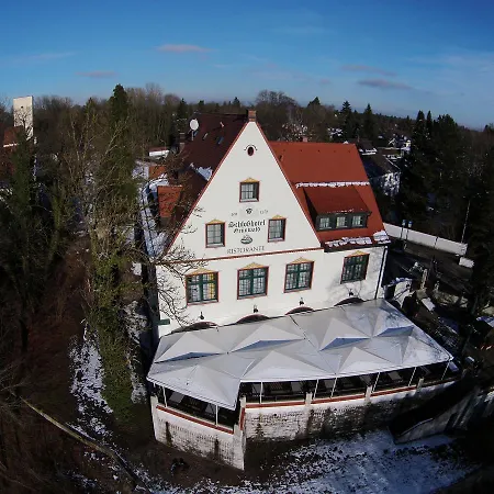 Schlosshotel Gruenwald فندق 4*