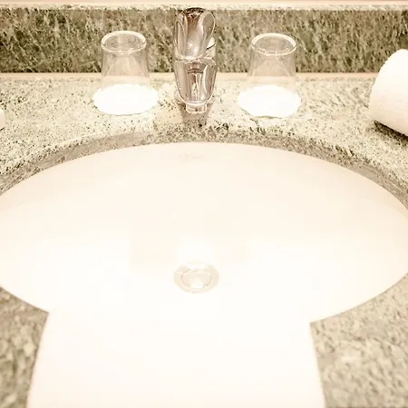Hotel Schlosshotel Gruenwald 4*