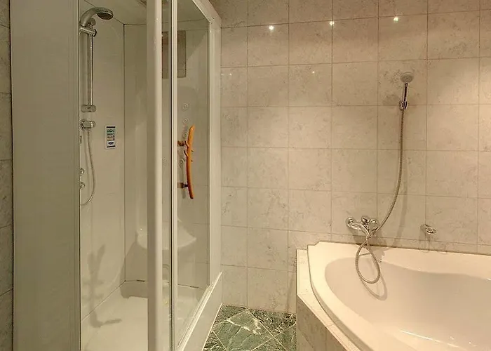 Schlosshotel Gruenwald 4*